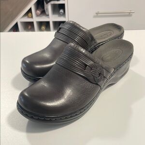 Women's Clarks Mules with Leather Upper (Size 7)